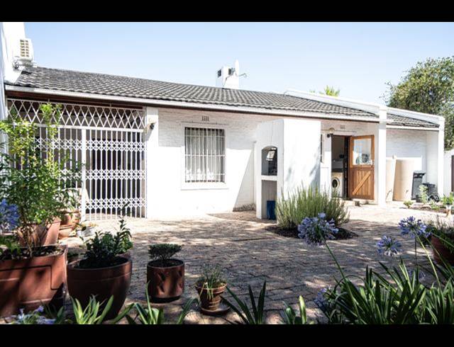 2 BEDROOM TOWNHOUSE FOR SALE IN DIE BOORD